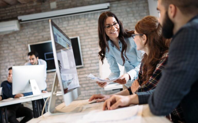 Comment décrocher son premier job en informatique sans diplôme ?